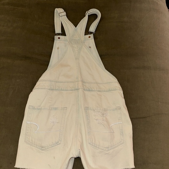 American Eagle Outfitters Cream Distressed Denim Short Overalls - Picture 2 of 3